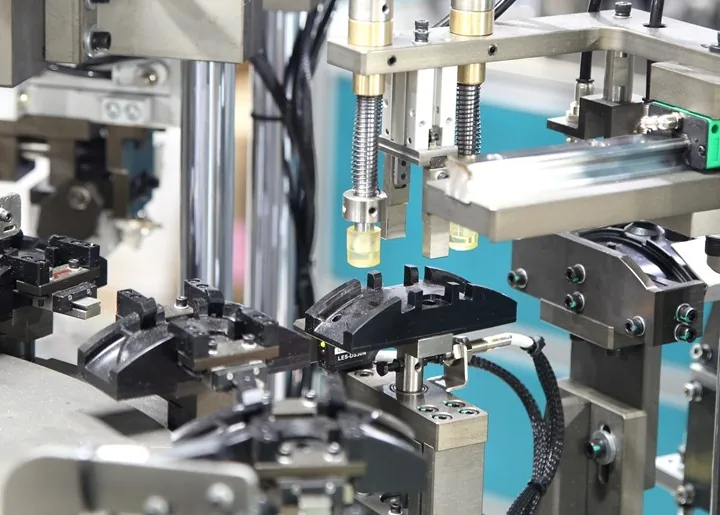 Helmet Strap Adjuster Assembly Machine - photo 3