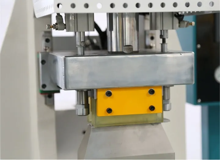 Lab Sample Cutting Press - photo 2