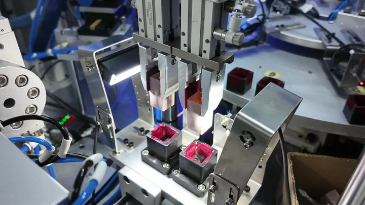 Lip Gloss Wand Assembly Machine