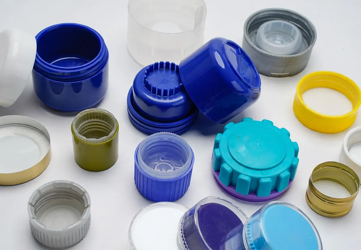 Cap Assembly & Lining Machine