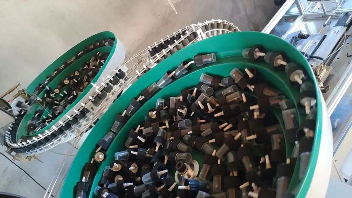 Dip Tube Inserting Machine - photo 3