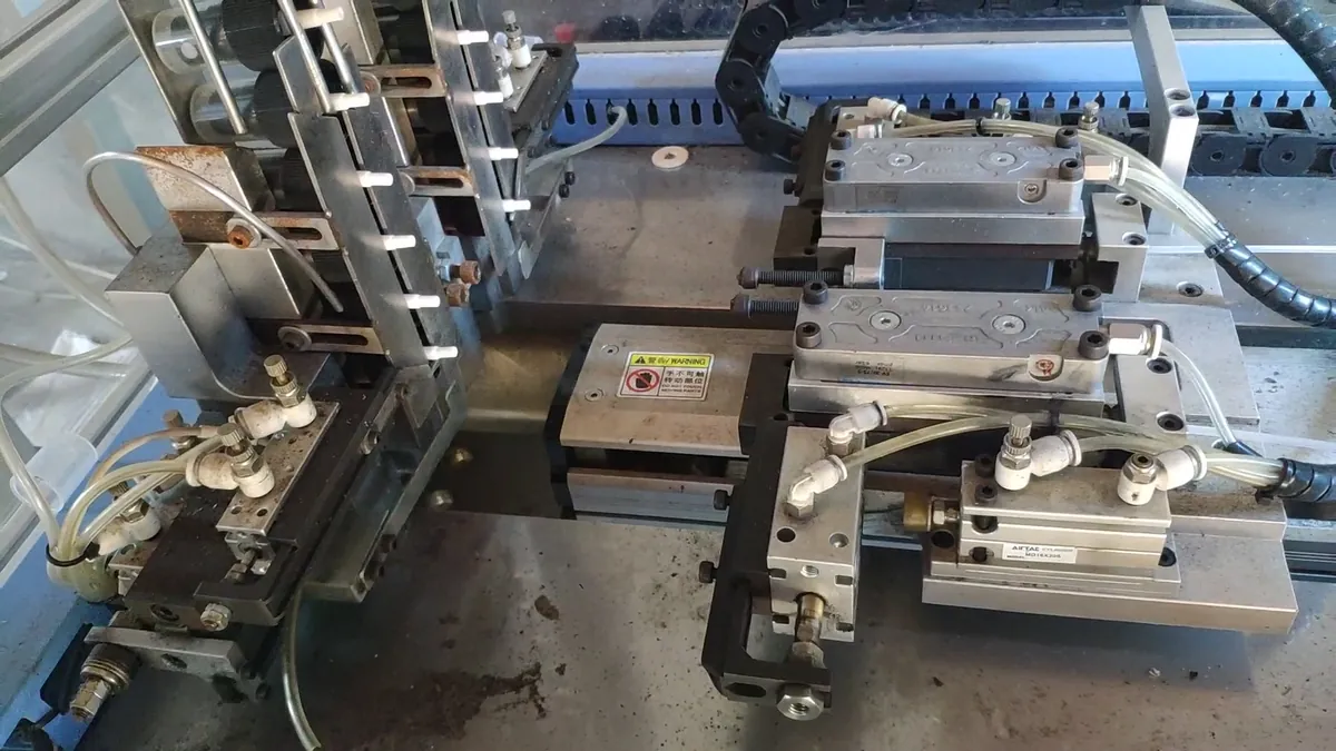 Dip Tube Inserting Machine - photo 5