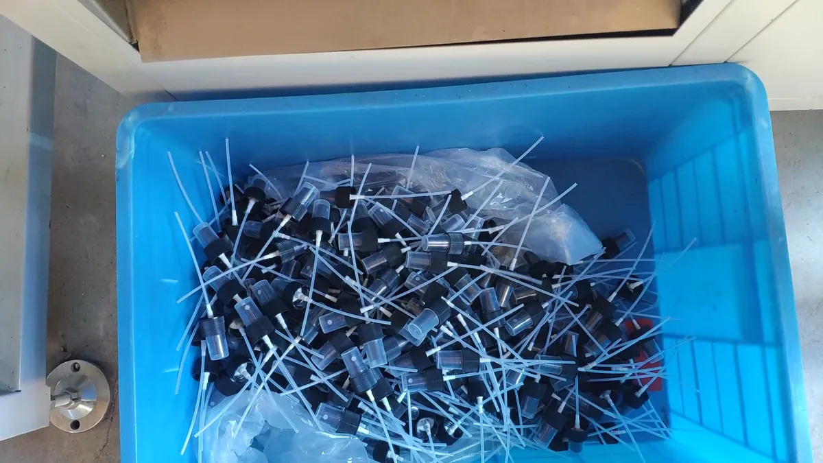 Dip Tube Inserting Machine - photo 6