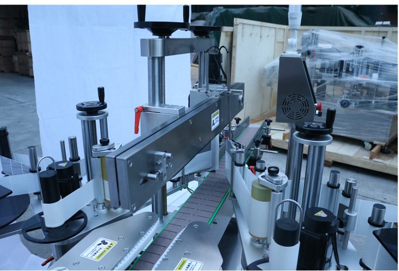 Cosmetic Packaging Round Bottle Labeling Machine