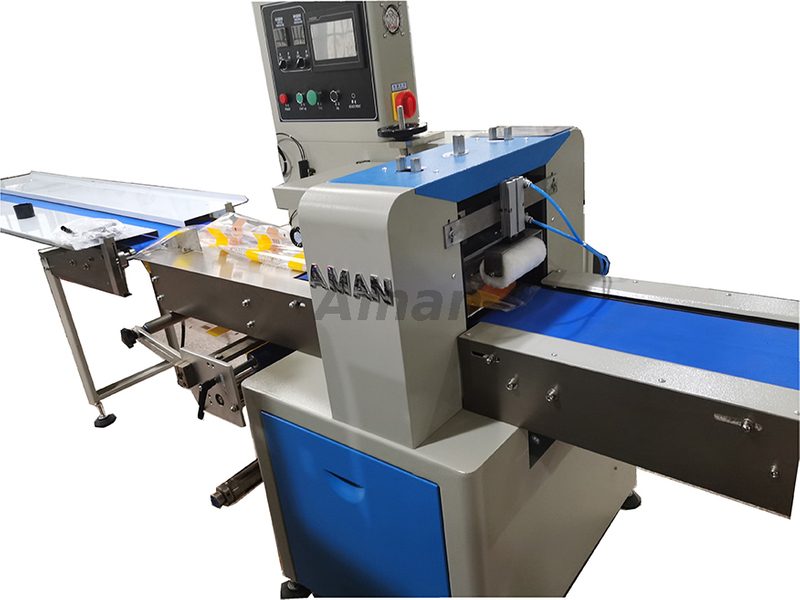 Automatic Pillow Type Disposable Surgical Medical Face Mask Biscuit Cookies Chocolate Bar Horizontal Pillow Packing Machine